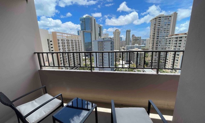Waikiki Condo | Heart of Waikiki w/Kitchen - Free Parking - City View