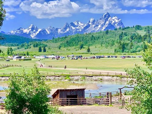 Moran Cabin | Heart Six Ranch