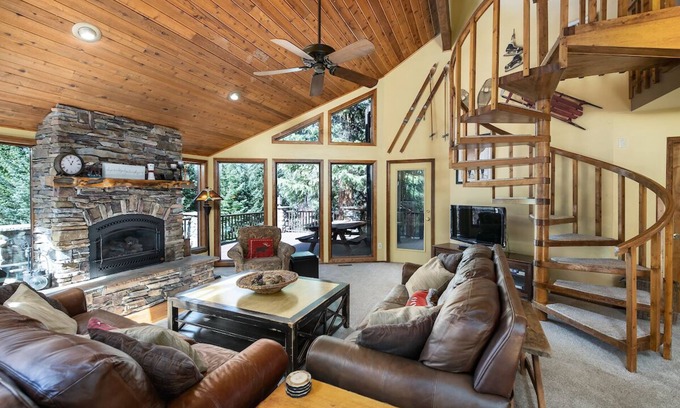 Baldy Mountain House | Heartstone Hideaway Home: Hot Tub, Dog Friendly