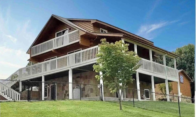 Wears Valley Cabin | Heartwood Lavish Cottage in the Smoky Mountains