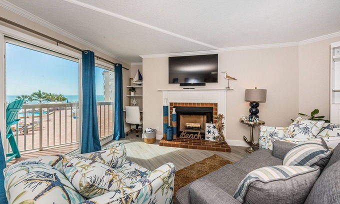 Indian Shores Condo | 🌴HEATED POOL AND JACUZZI FOR YEAR ROUND RELAXATION ON OCEAN FRONT BEACH⛱️ !n