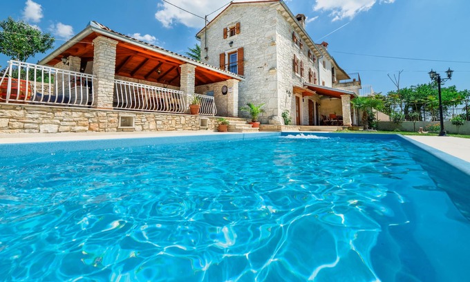 Smoljanci House | Heated pool, boat trips, barbecue, WiFi, bicycles, table tennis