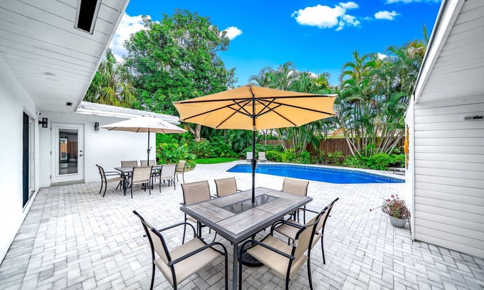 East Fort Lauderdale House | Heated Pool! Close To Beach+Restaurants & Shops!
