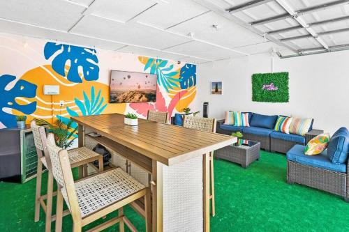 Vilano Beach House | Heated Pool Costa Rica Style Sleeps 10 Steps to Sand, Dogs OK
