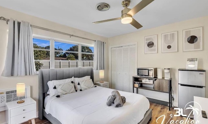 Coral Ridge Isles Apartment | Heated Pool Free Parking BBQ Close 2 FTL Beach!