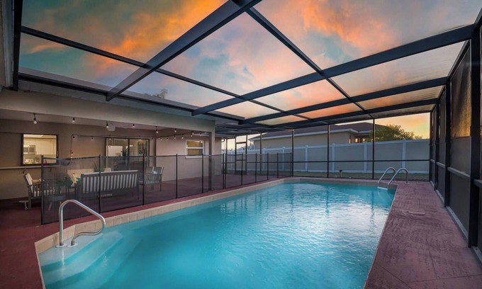 Mariner House | Heated Pool | Game Room | 9 beds | 2 Living Rooms for Groups & Families! PETS OK!