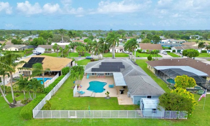 Boynton Beach House | Heated Pool, Game Room & Inlet Views