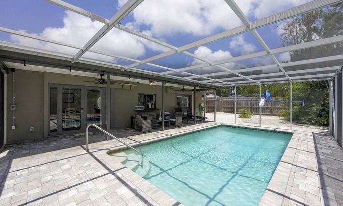 Southgate House | Heated Pool ❤ Home- Close to Beaches, Restaurants