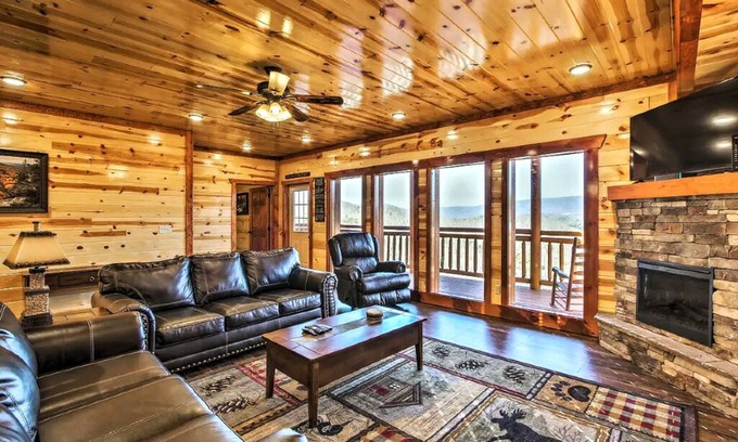 Gatlinburg - Pigeon Forge Cabin | 💦🏞️ Heated Pool home with Gorgeous Mountain Views