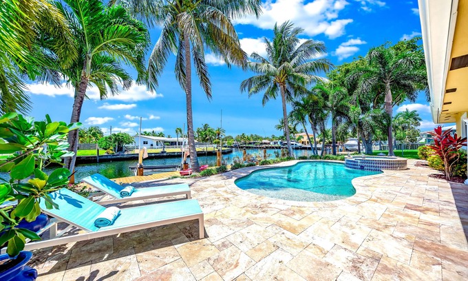 Garden Isles House | Heated Pool & Hot Tub! WaterFront+1 Mile To Beach!