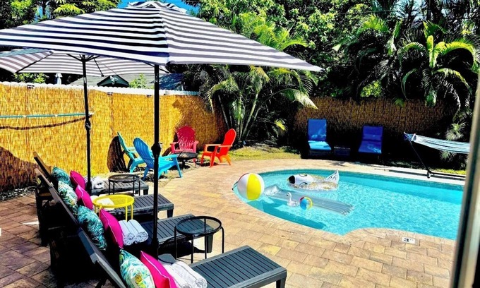 North Andrews Gardens House | Heated Pool Retreat – 5 Min to Beach!