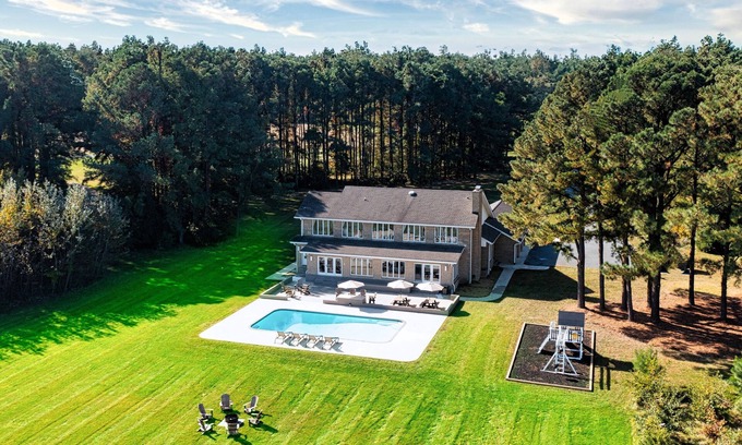 Sherwood House | Heated pool, sandy beach, pier, and playground set punch point apart!
