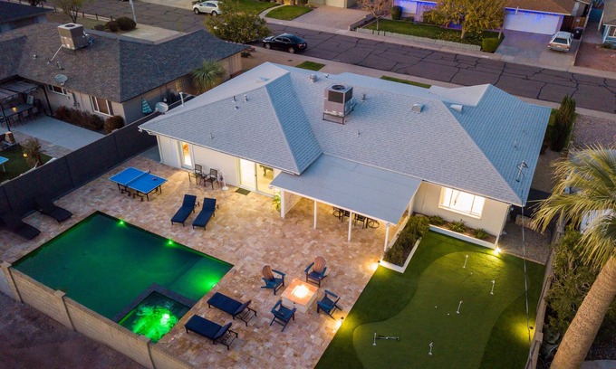 Village Grove House | ☆ Heated Pool & Spa! Putting Green! Pool Table! Ping Pong! The Sweet Life ☆
