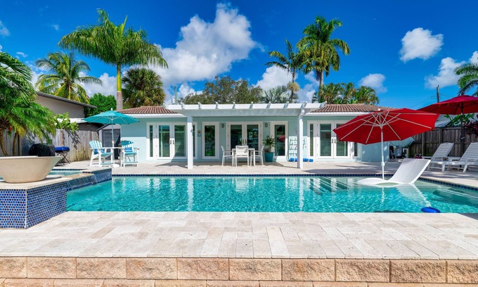 Riverside Park House | Heated Pool/spa + cable TV! Centrally Located.Beach+DWTN FTL+Hard Rock Casino