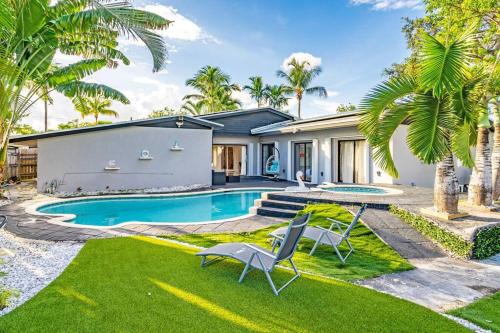 North Miami Beach Villa | Heated Pool Tropical Backyard 3 Bedrooms, 12 min to the Ocean
