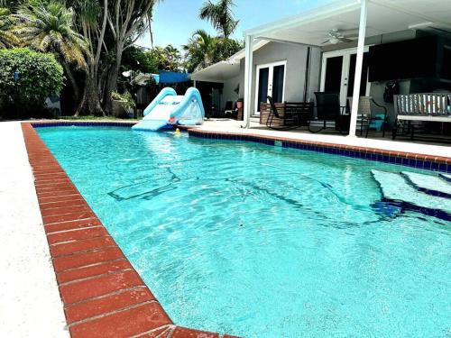 Cutler Bay Villa | heated pool village Boat Parking WiFi BBQ family getaway