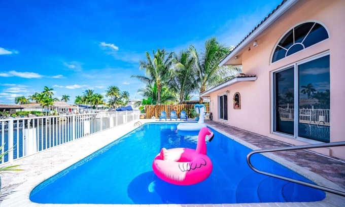 Pompano Isles House | HEATED POOL+WATERFRONT! POOL TABLE+1 MILE TO BEACH!