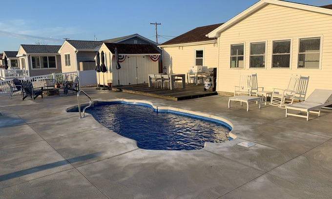 Forked River House | Heated Pool with 75 Feet of Dock Bring your Boat or WaveRunner 30 Day min