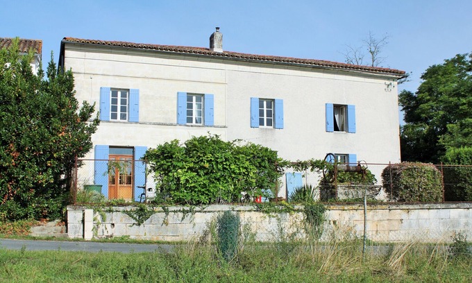 Boutenac-Touvent House | Heated, private pool, free Wi-Fi & UK TV, spacious accommodation for 8 people