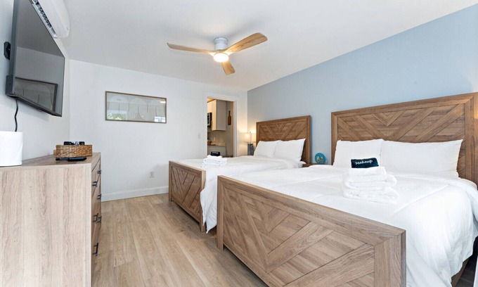 Old Orchard Beach Condo | Heated Saltwater Pool Short Walk to Beach Pier 3