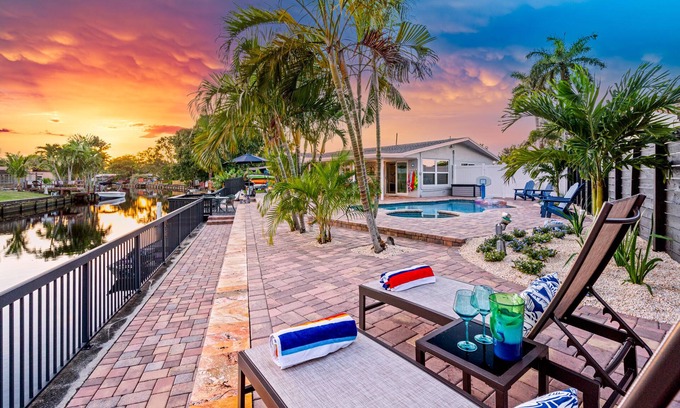 Fort Lauderdale House | HeatedPool*SPA*Kayak/Boards*Beach*BBQ*FIREPIT*FISH