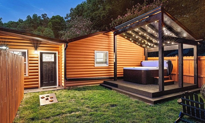 Sevierville Cabin | Heaven at Dollywood: Hot Tub + Arcade +Air Hockey + Pinball