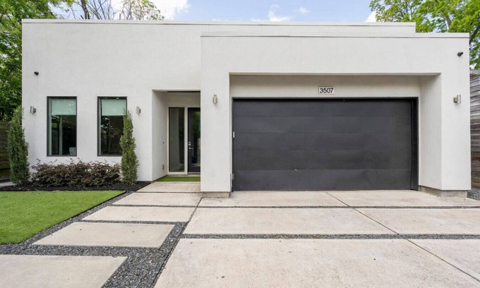OST - South Union House | Heaven in Houston · Heaven in Houston, Designer Oasis w Pool