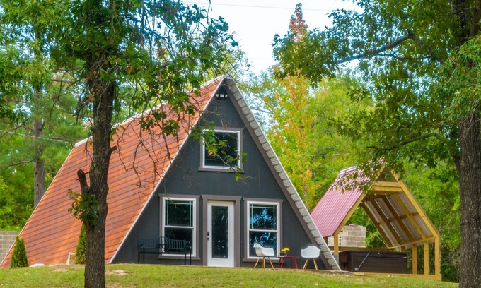 Bismarck Cabin | Heaven on Earth in Bismarck With a Hot Tub Just 7 Miles to Lake DeGray