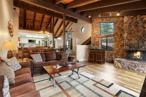Zephyr Cove House | Heavenly Haven - Hot Tub and Seasonal HOA Pool