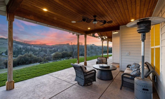 Jayhawk House | Heavenly Heights 3-bed, 3 bath Scenic Getaway on a 10 Acre lot in Placerville