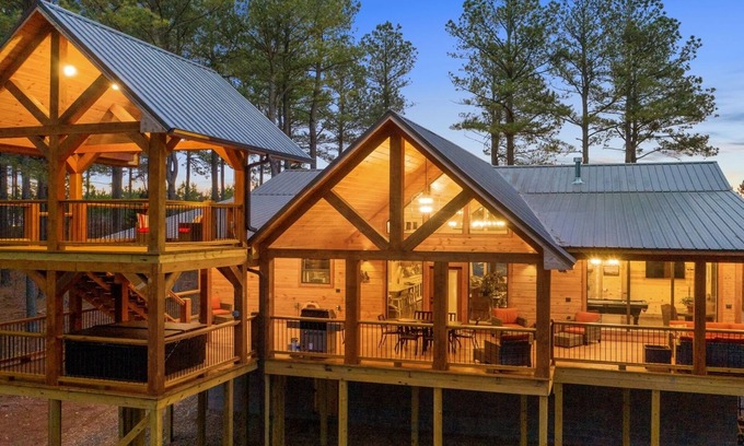 Broken Bow Cabin | Heavenly Pines Cabin- Couples or Family, Entertaining Areas, Pool table, Hot Tub