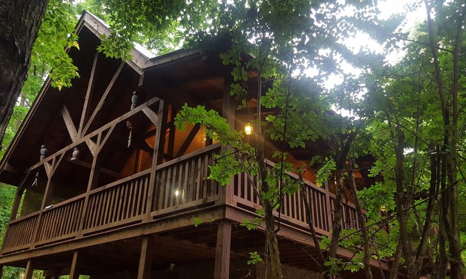 Gatlinburg - Pigeon Forge Cabin | Heavenly Treehouse – Beautiful!! - All Wood - 2 Bed/2 Bath Cabin-A Must See!!!