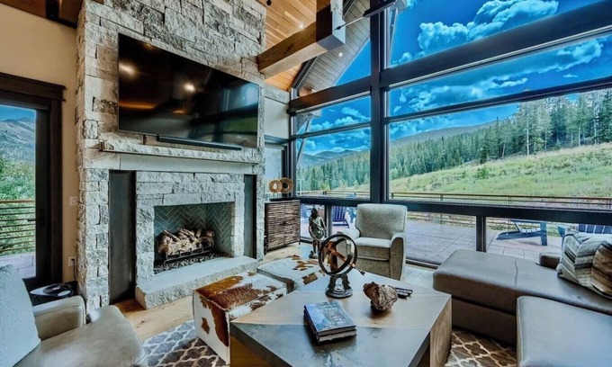 Copper Mountain House | Heavens Gate ~ Ski in/out & Hot Tub ~ Sleeps 26