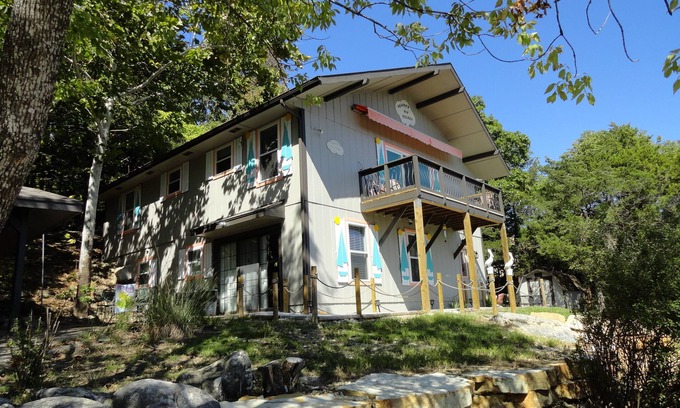 Lost Bridge Village House | Heavens Hip Pocket-Lake View-5 min walk to Pool and Lake!