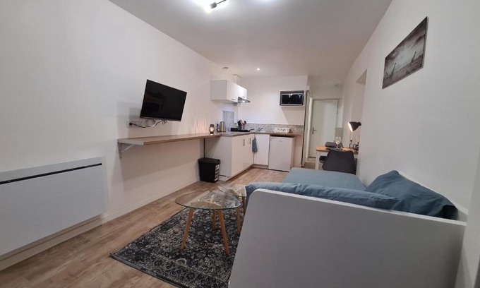 Gex Apartment | HeberGenève : Aux pieds du château
