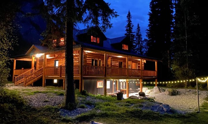 Golden Bed & Breakfast | Hedberg Peak Guest Suites