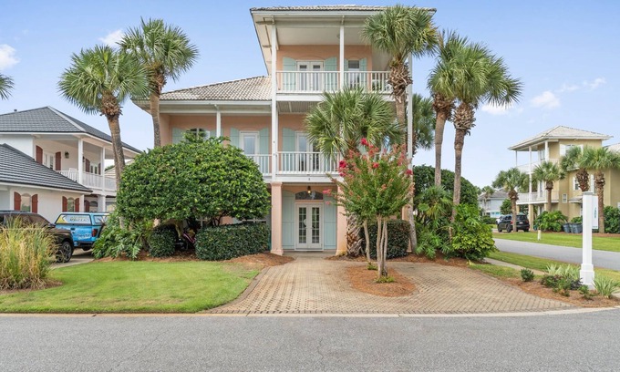 Fort Walton Beach - Destin House | Helgoland*Walk to the Beach*Private Yard*3BR/3BA*Pets Okay*Sleeps 10