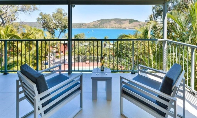 Hamilton Island Apartment | Heliconia Grove 8, Stunning Apartment on Hamilton Island