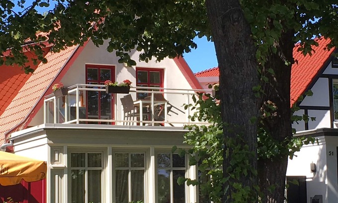 Warnemuende Apartment | Helle Wohnung mit Balkon am Strom in Warnemünde