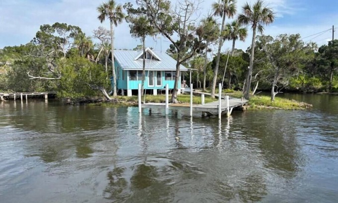Homosassa House | Hellgate Island scallop house, boat access only