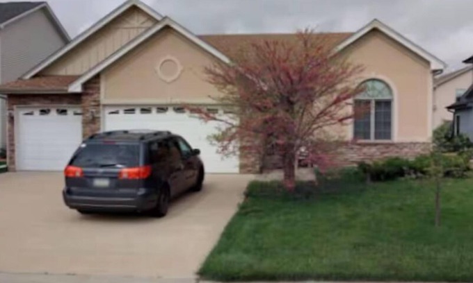 Urbandale House | Hello guests, welcome to our ranch house in a quiet neighborhood.