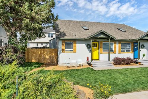 Mountain View District House | Hello Mellow Yellow