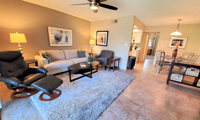 South Scottsdale Condo | Hello Scottsdale! Heated pool-Walk to Scottsdale Fashion Square!