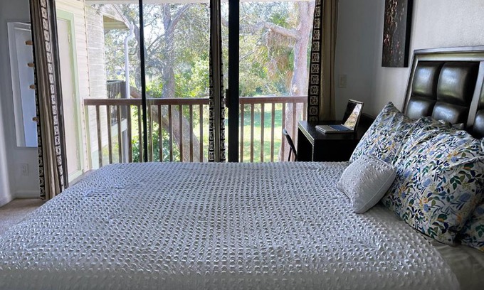 Royal Oak Golf Country House | Hello Sunshine 321. Lift Off