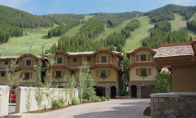 Warm Springs Condo | Hemingways Condo: Luxury living with a view