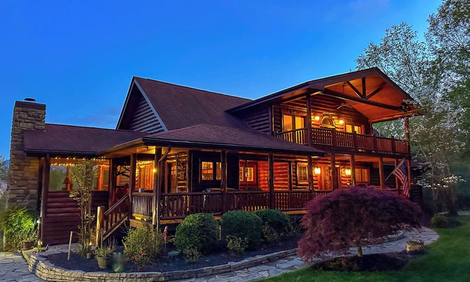 Bentonville Cabin | Hemlock Haven: Luxury Log Retreat w/Sauna, Saloon & Blue Ridge Views