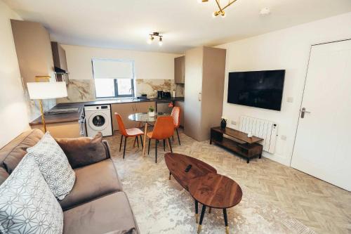 Barrow-on-Trent Apartment | Hen & Chickens Luxury Apartments, Free Parking, By DerBnB