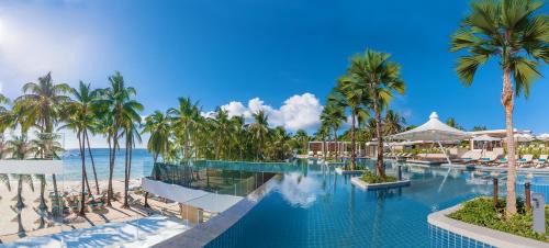 Boracay Island Resort | Henann Crystal Sands Resort
