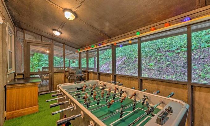 Bat Cave House | Hendersonville Retreat Less Than 4 Mi to Lake Lure!