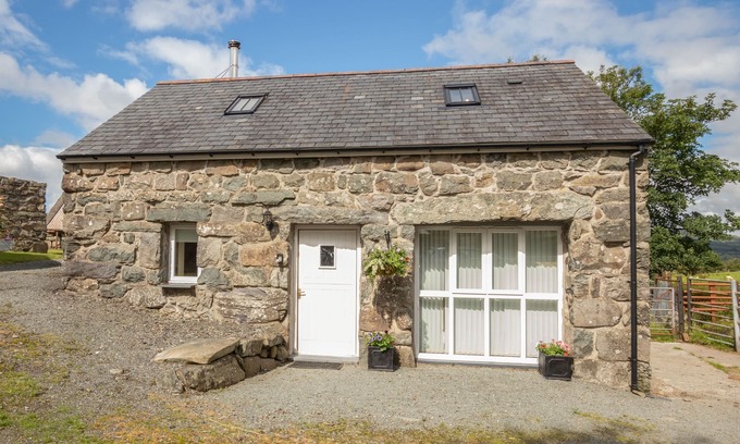 Bronaber Cottage | HENDRE COTTAGE, family friendly, with open fire in Trawsfynydd